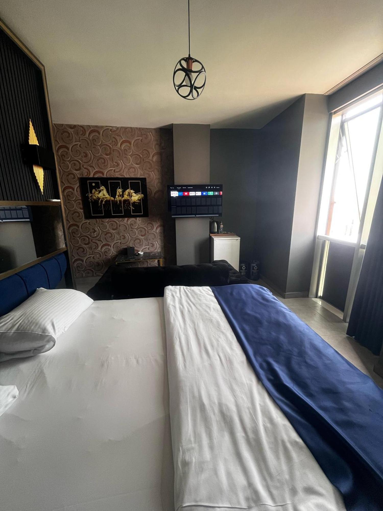 Hotel 216 Hill 2*